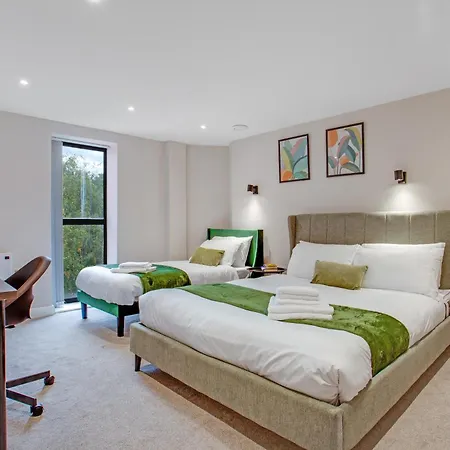 King Size Bed, Flat Screen Tv, Board Games & Books *