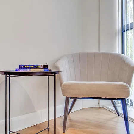 شقة King Size Bed, Flat Screen Tv, Board Games & Books *